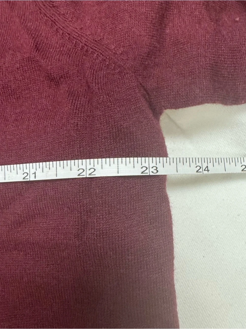 Neiman Marcus Cashmere Silk V-Neck Lightweight Sweater - Burgundy XL Minimalist